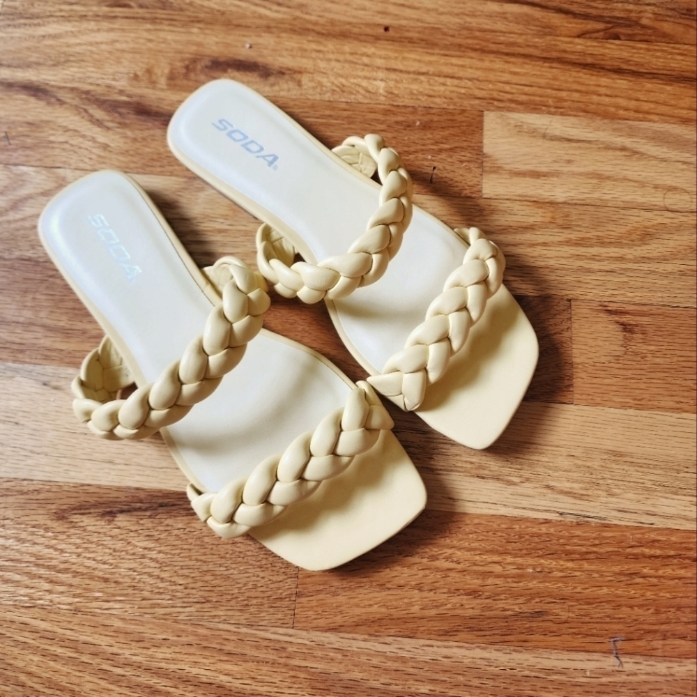 Soda Vault braided vegan leather slip on sandals yellow size 8.5 - Picture 2 of 5